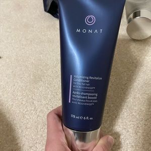 NEW Monat Volumizing revitalize conditioner